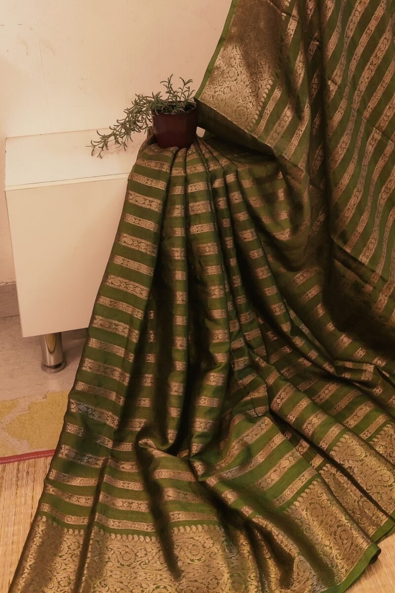 Banarasi Bloom: Mehendi Green and Gold Khadi Silk Saree with Banarasi Weave - Image 2