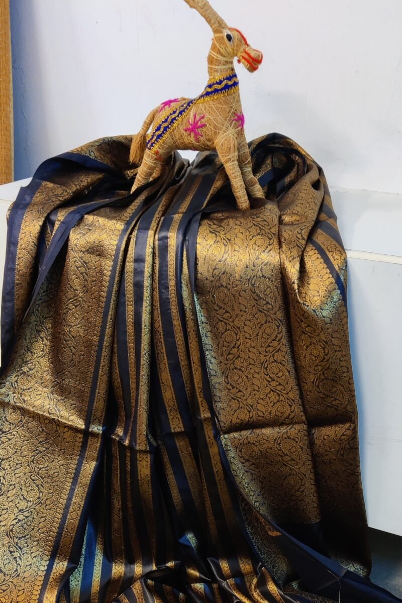 Banarasi Bloom: Black and Gold Khadi Silk Saree with Banarasi Weave - Image 2