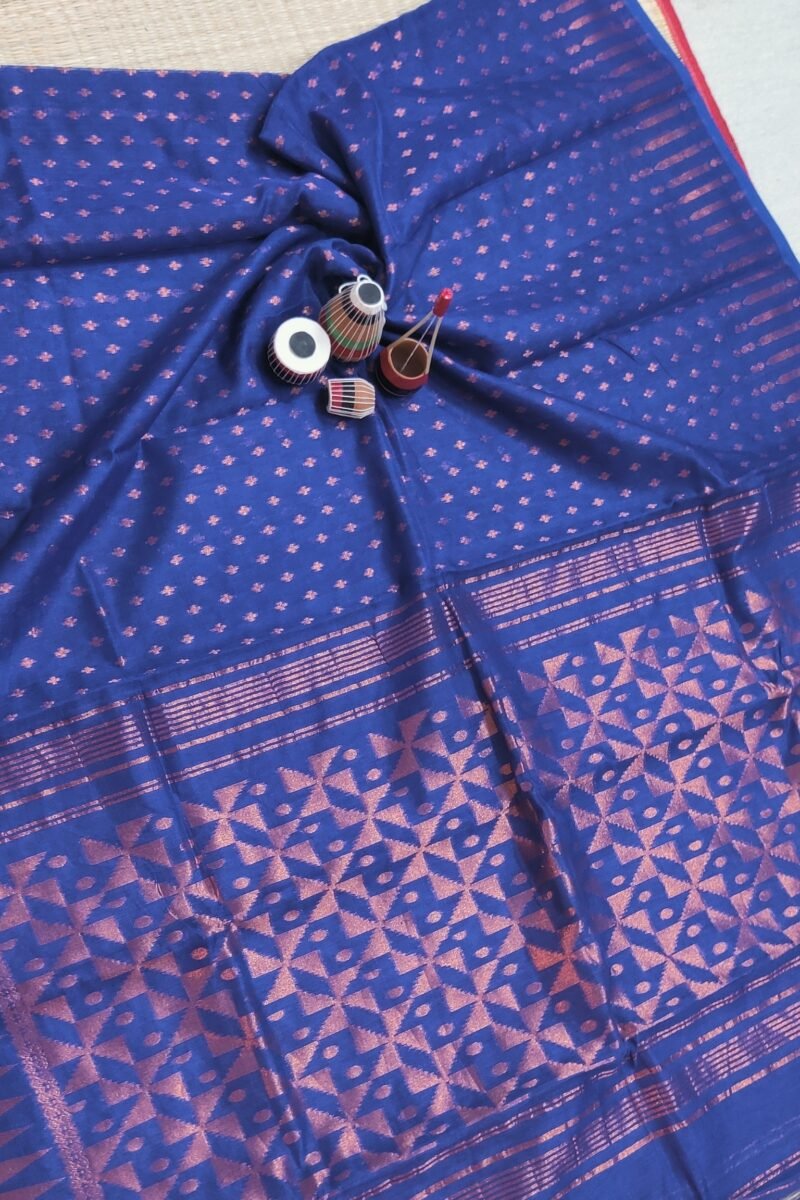 Jamdani Joy - Navy Blue and Bronze Mul Cotton Handwoven Jamdani Saree - Image 3