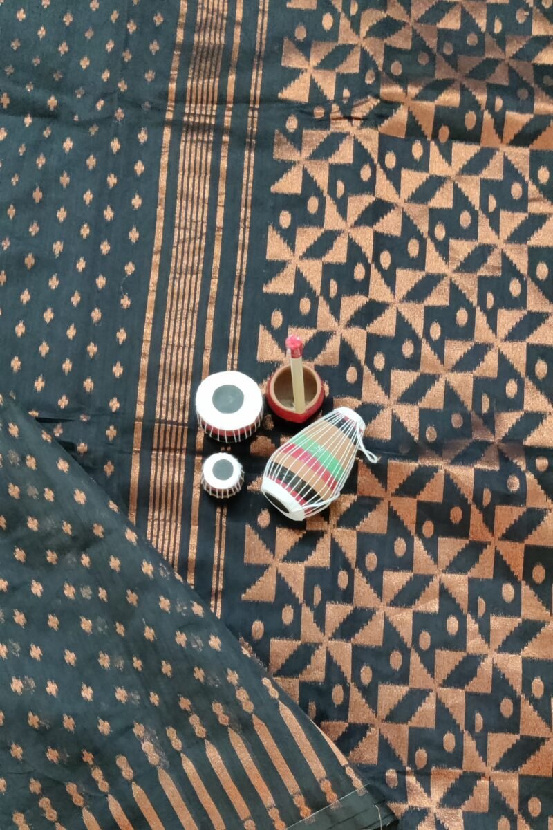 Jamdani Joy - Black and Bronze Mul Cotton Handwoven Jamdani Saree - Image 5
