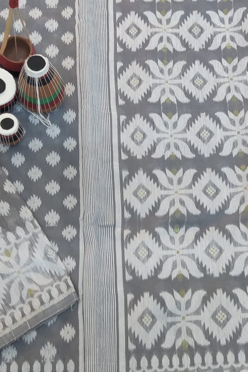 Jamdani Joy - Grey and White Cotton Handwoven Jamdani Saree - Image 5