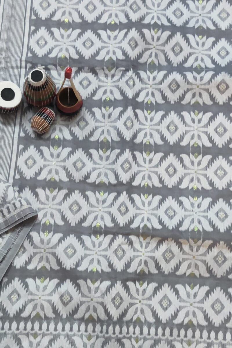 Jamdani Joy - Grey and White Cotton Handwoven Jamdani Saree - Image 6