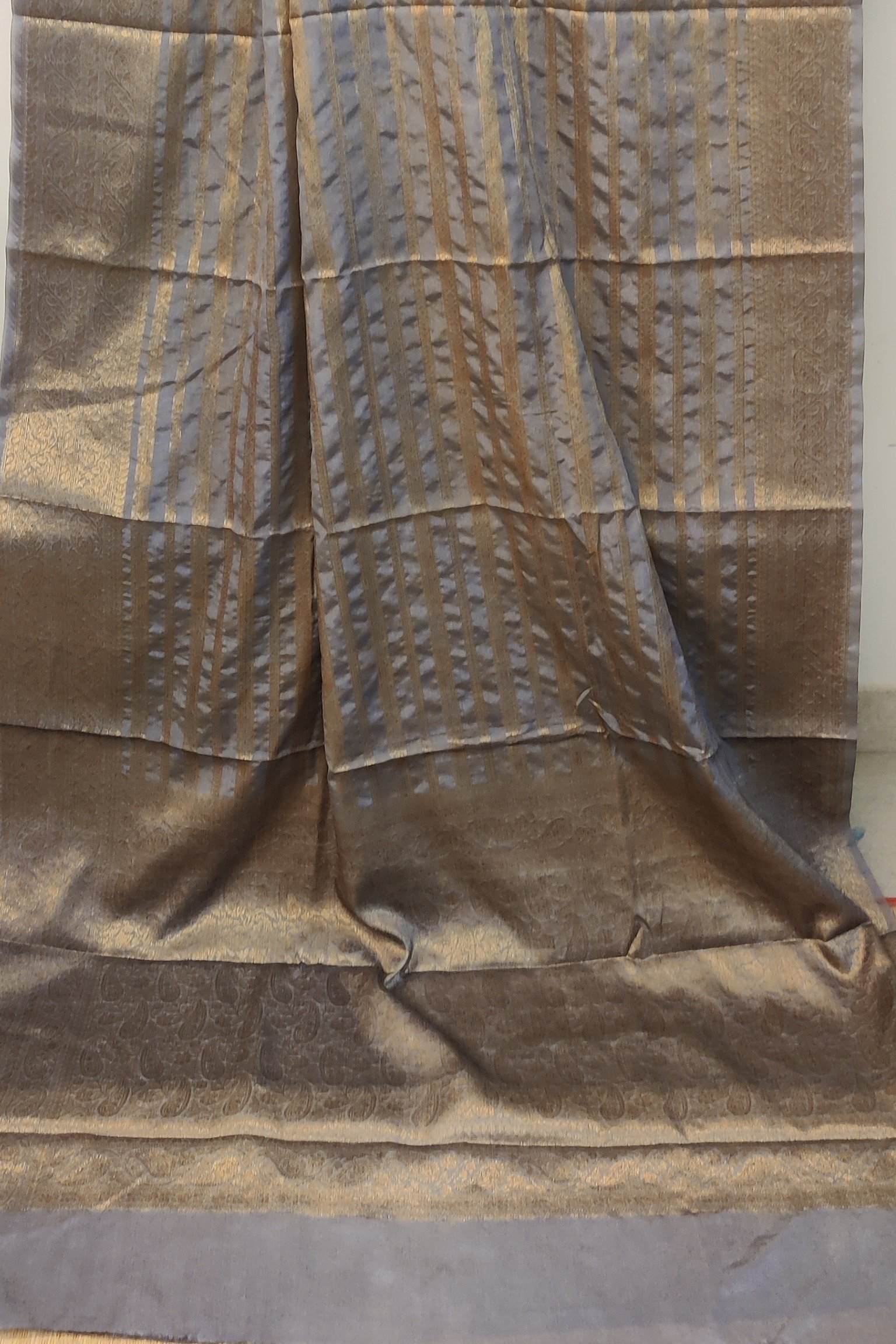 Banarasi Bloom: Soft Grey and Gold Khadi Silk Saree with Banarasi Weave - Image 3