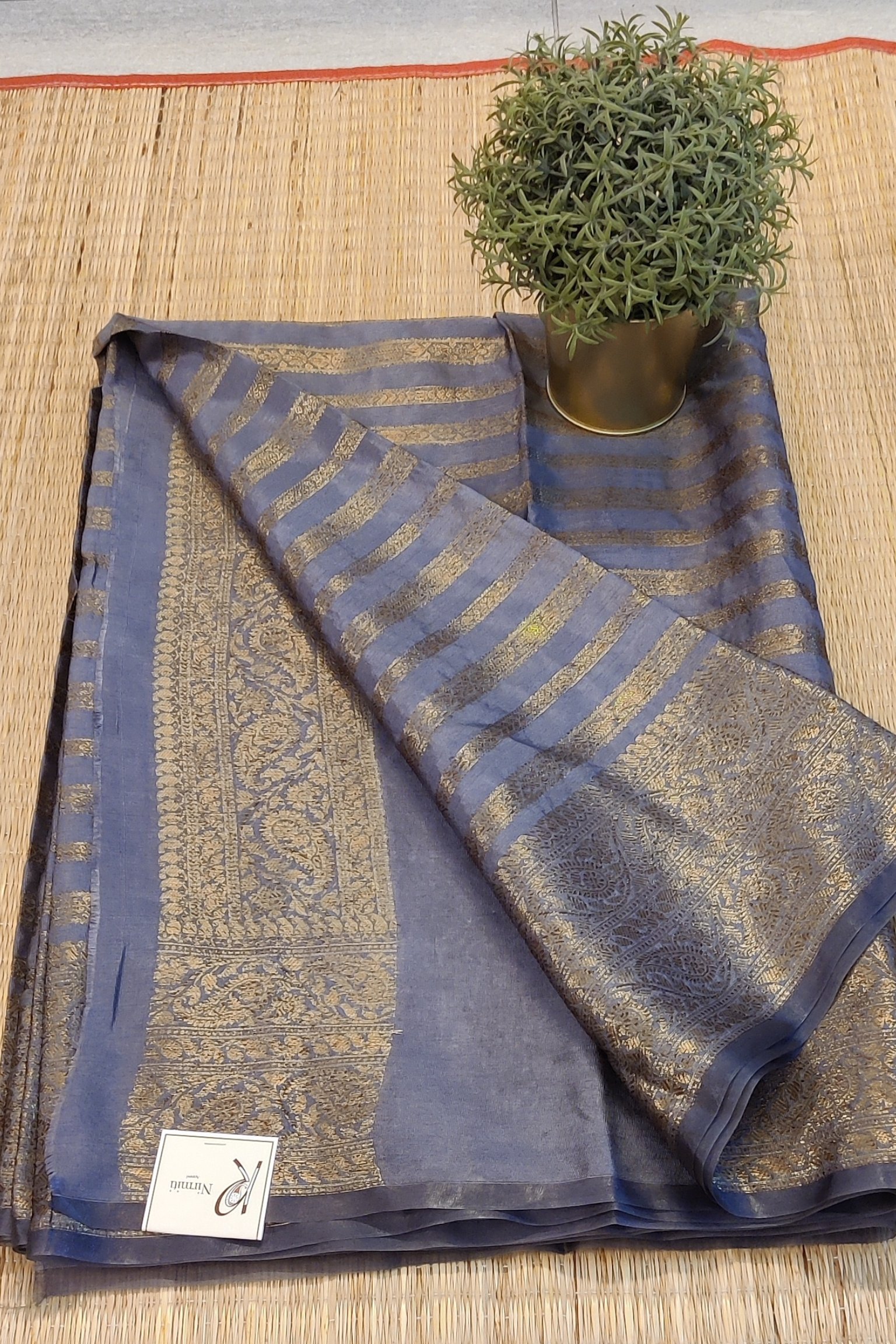 Banarasi Bloom: Soft Grey and Gold Khadi Silk Saree with Banarasi Weave - Image 4