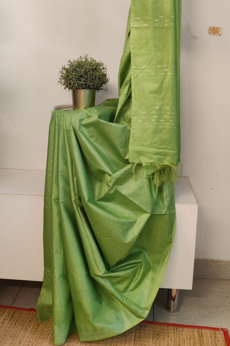 Viscose Vibrance: Parrot Green and White Thread Work Kota Viscose Saree - Image 2