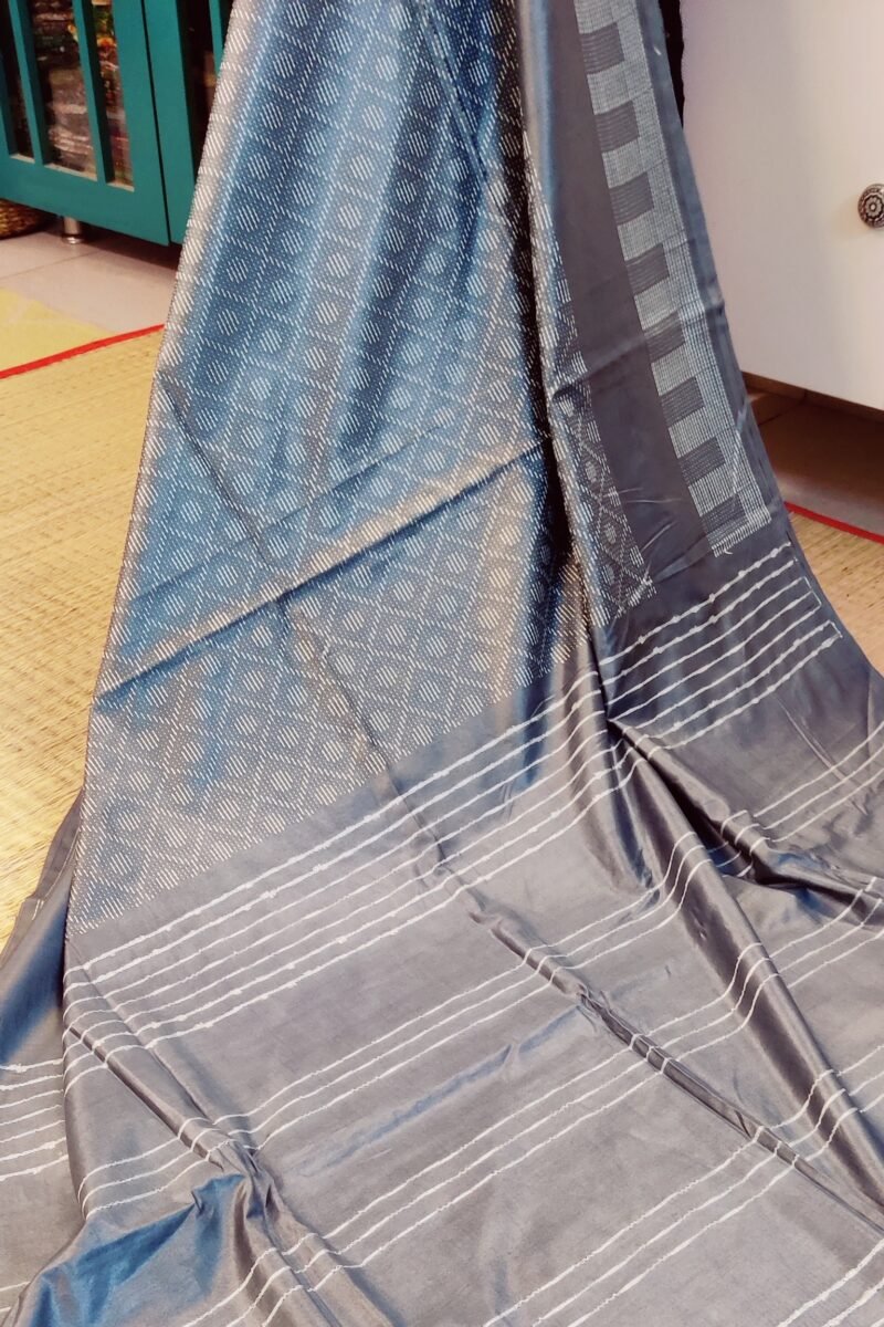 Viscose Vibrance: Grey and White Thread Work Kota Viscose Saree - Image 3