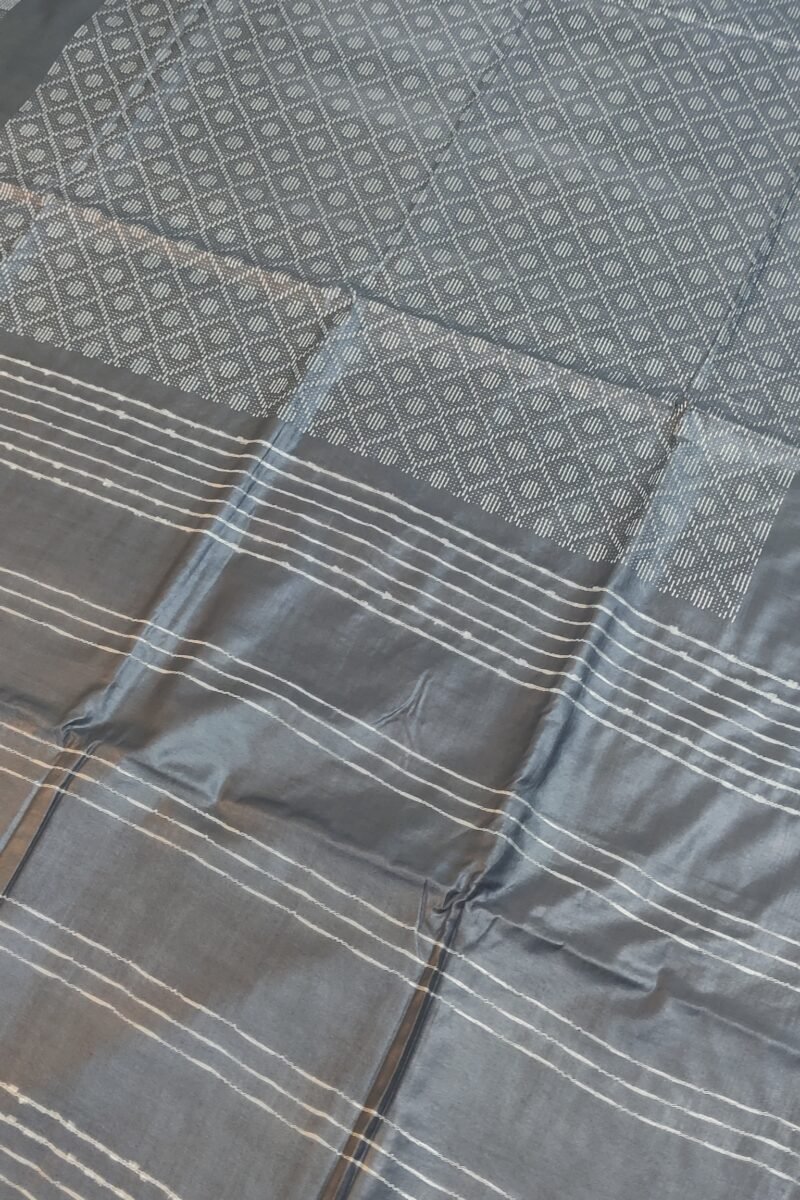 Viscose Vibrance: Grey and White Thread Work Kota Viscose Saree - Image 5