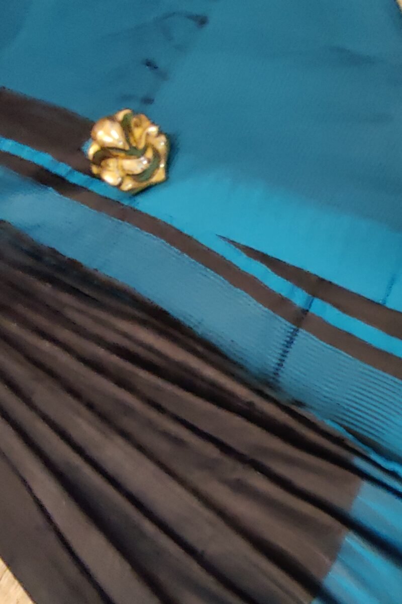 Viscose Vibrance: Black and Blue Temple Border Kota Viscose Saree - Image 6