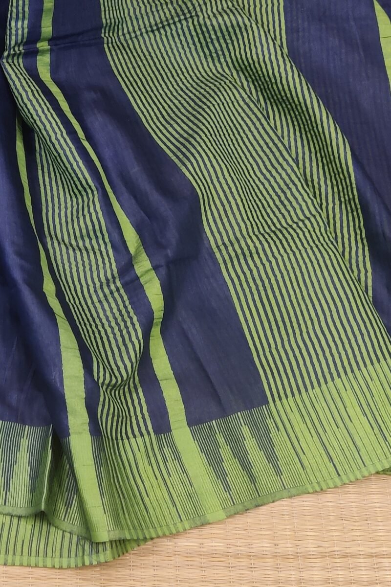 Viscose Vibrance: Navy Blue and Parrot Green Temple Border Kota Viscose Saree - Image 8