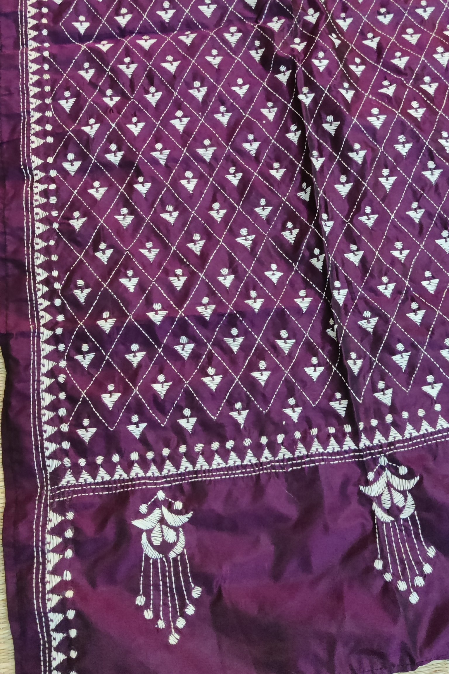 Dreamy Drapes - Purple & White Blended Silk Diamond Kantha Stole - Image 4