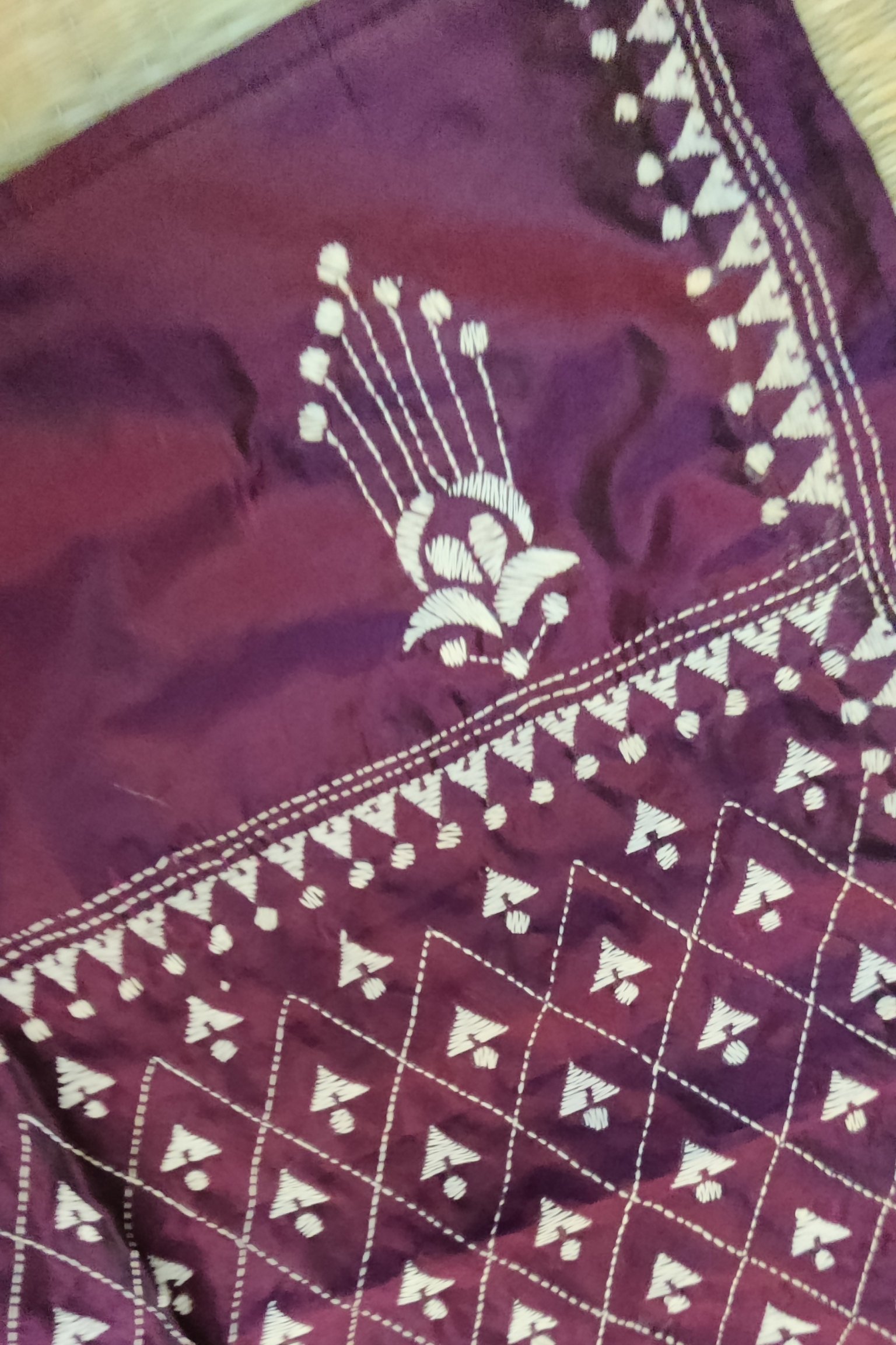 Dreamy Drapes - Purple & White Blended Silk Diamond Kantha Stole - Image 5