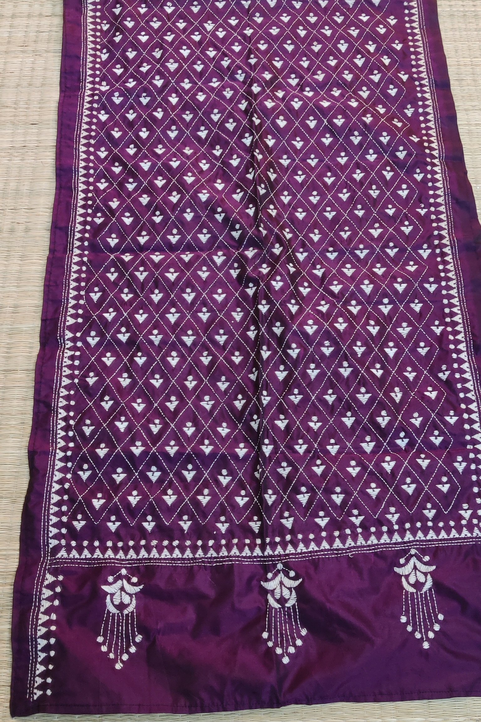 Dreamy Drapes - Purple & White Blended Silk Diamond Kantha Stole - Image 6