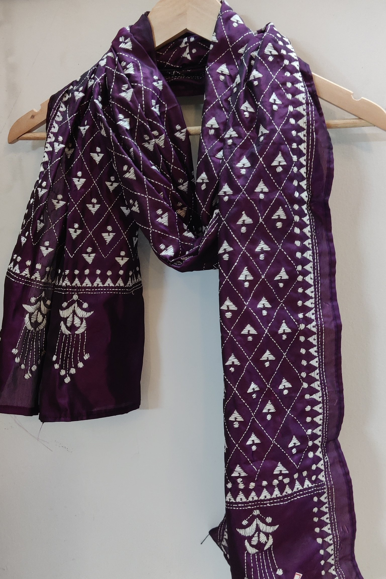 Dreamy Drapes - Purple & White Blended Silk Diamond Kantha Stole