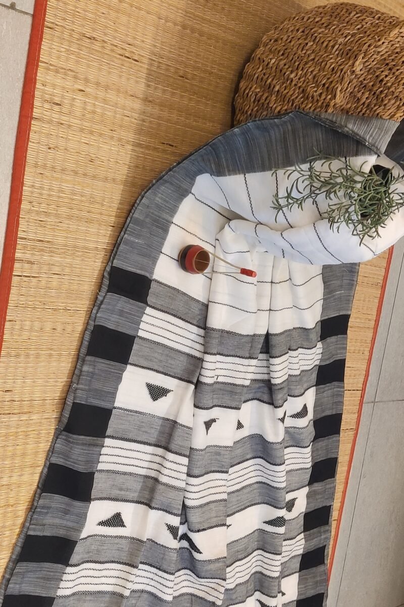 Taant Treasures - White and Grey Cotton Handloom Saree with Black Line Kantha Stitch Work - Image 2