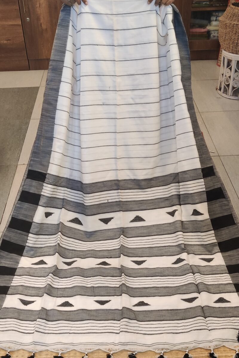 Taant Treasures - White and Grey Cotton Handloom Saree with Black Line Kantha Stitch Work - Image 4