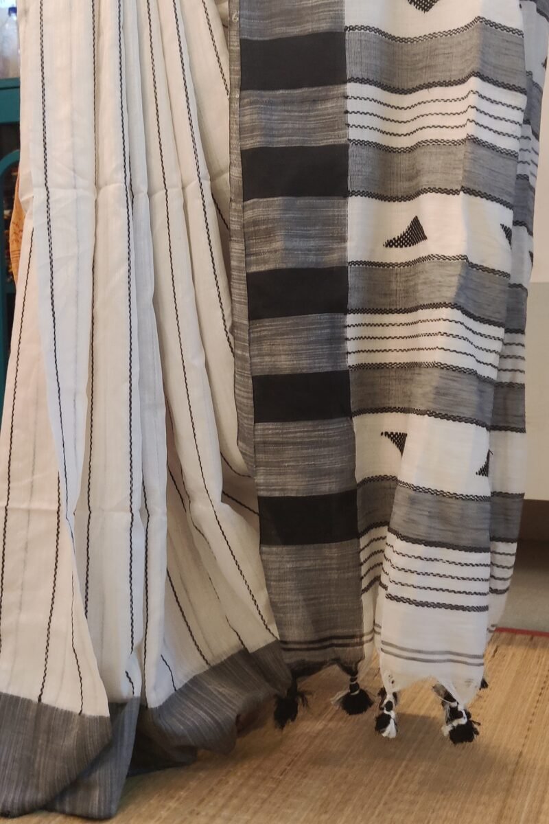 Taant Treasures - White and Grey Cotton Handloom Saree with Black Line Kantha Stitch Work - Image 6