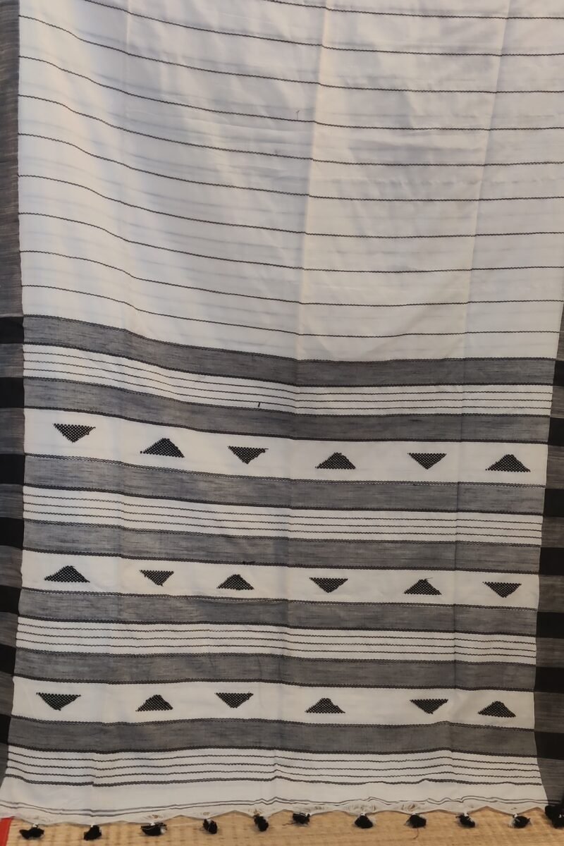 Taant Treasures - White and Grey Cotton Handloom Saree with Black Line Kantha Stitch Work - Image 7