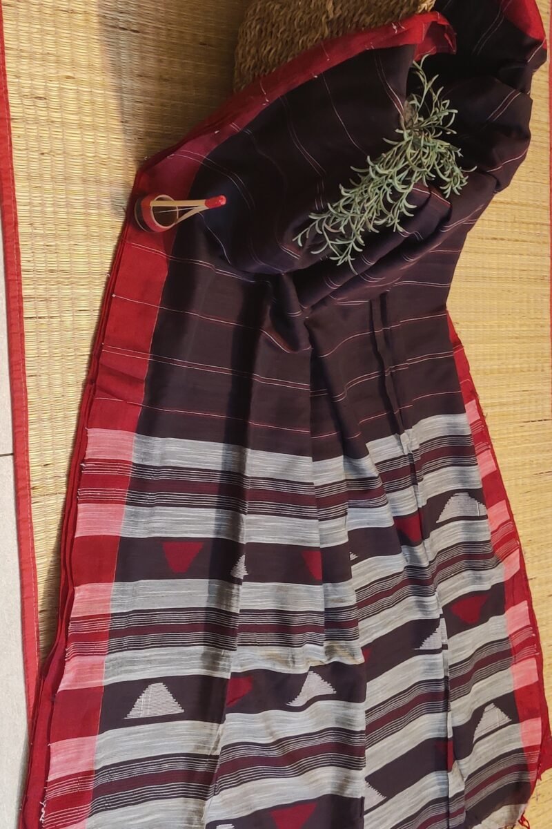 Taant Treasures - Dark Coffee and Red Cotton Handloom Saree with White and Red Line Kantha Stitch - Image 2