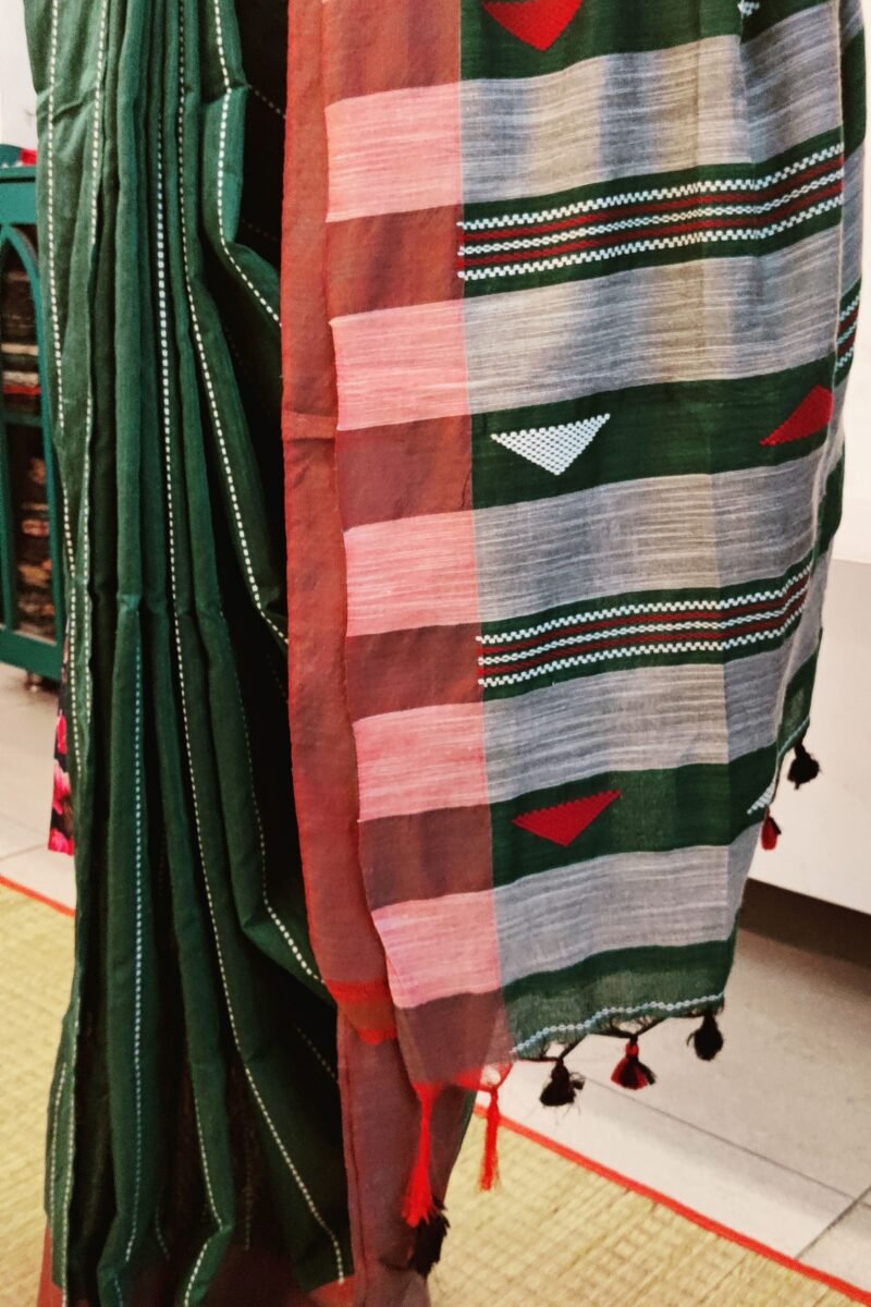 Taant Treasures - Green Taant Cotton Handloom Saree with Red and White Kantha Embroidery - Image 3