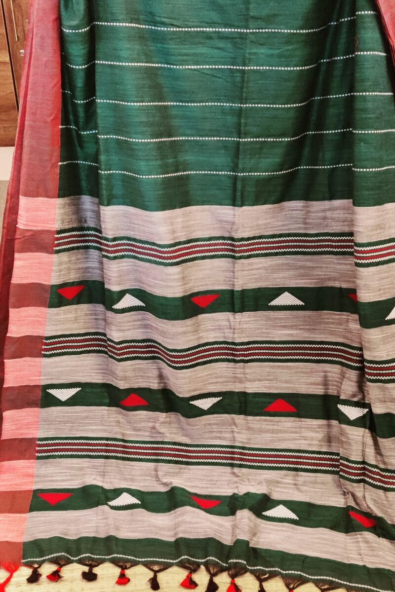 Taant Treasures - Green Taant Cotton Handloom Saree with Red and White Kantha Embroidery - Image 4