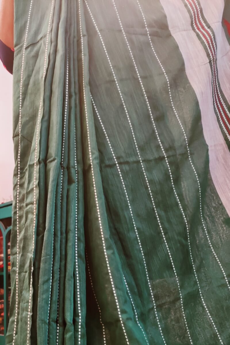 Taant Treasures - Green Taant Cotton Handloom Saree with Red and White Kantha Embroidery - Image 5
