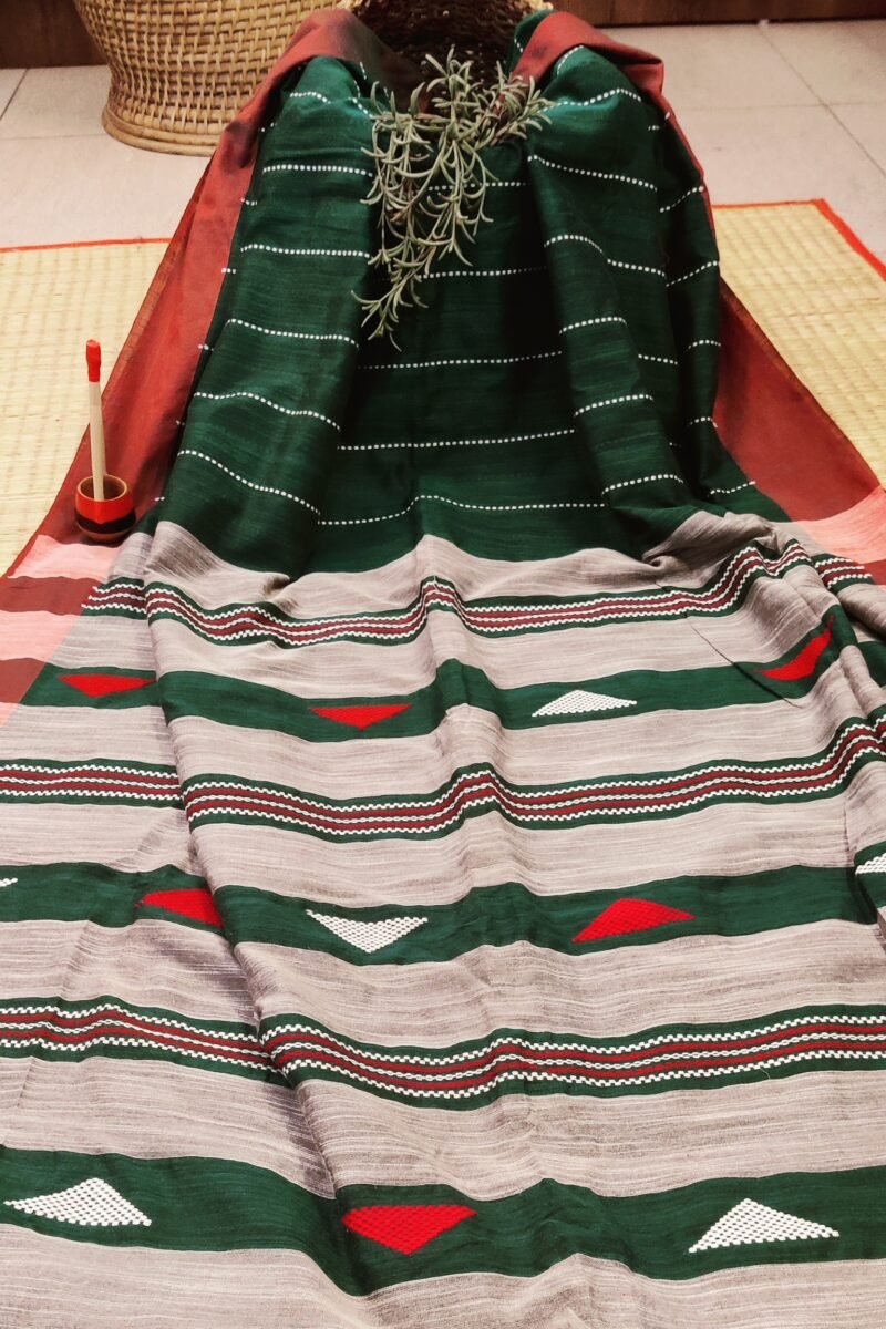 Taant Treasures - Green Taant Cotton Handloom Saree with Red and White Kantha Embroidery - Image 6