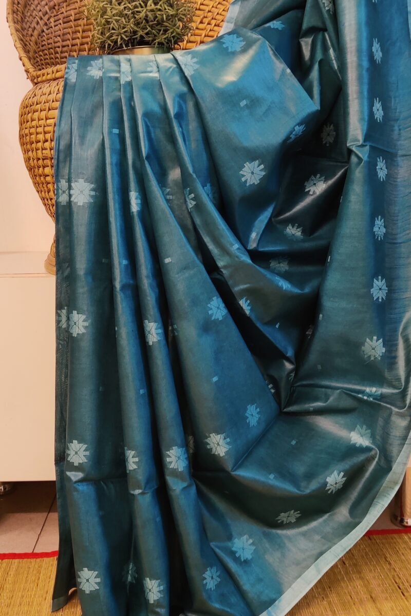Viscose Vibrance: Peacock Green Kota Viscose Saree with Floral Machine Embroidery and Striped Pallu - Image 3