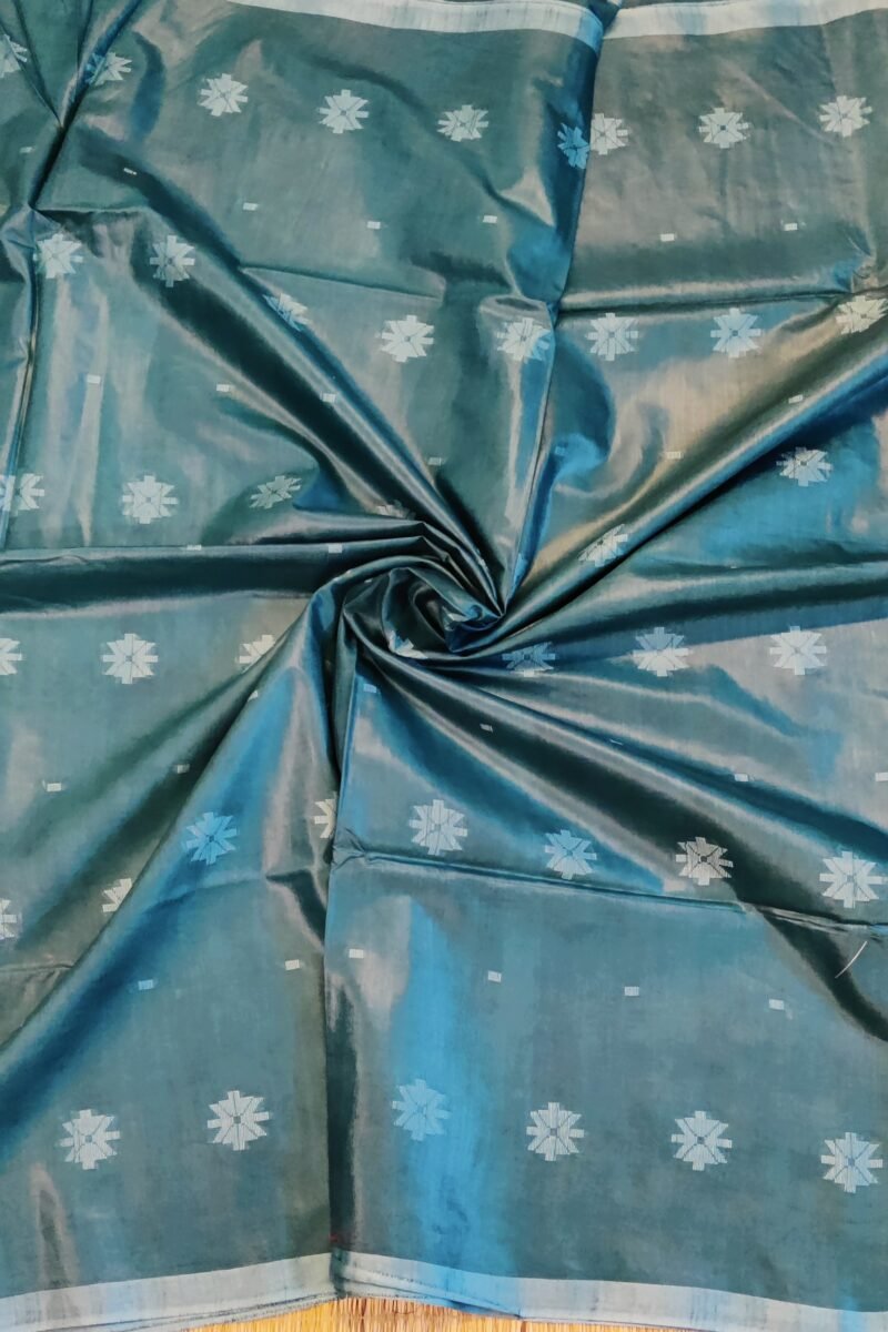 Viscose Vibrance: Peacock Green Kota Viscose Saree with Floral Machine Embroidery and Striped Pallu - Image 4