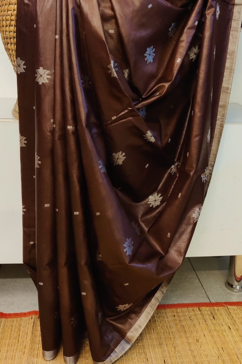 Viscose Vibrance: Coffee Brown Kota Viscose Saree with Floral Machine Embroidery and Striped Pallu - Image 5