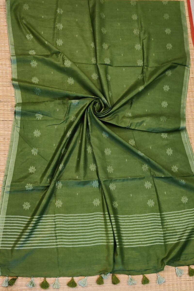 Viscose Vibrance: Leaf Green Kota Viscose Saree with Floral Machine Embroidery and Striped Pallu - Image 6