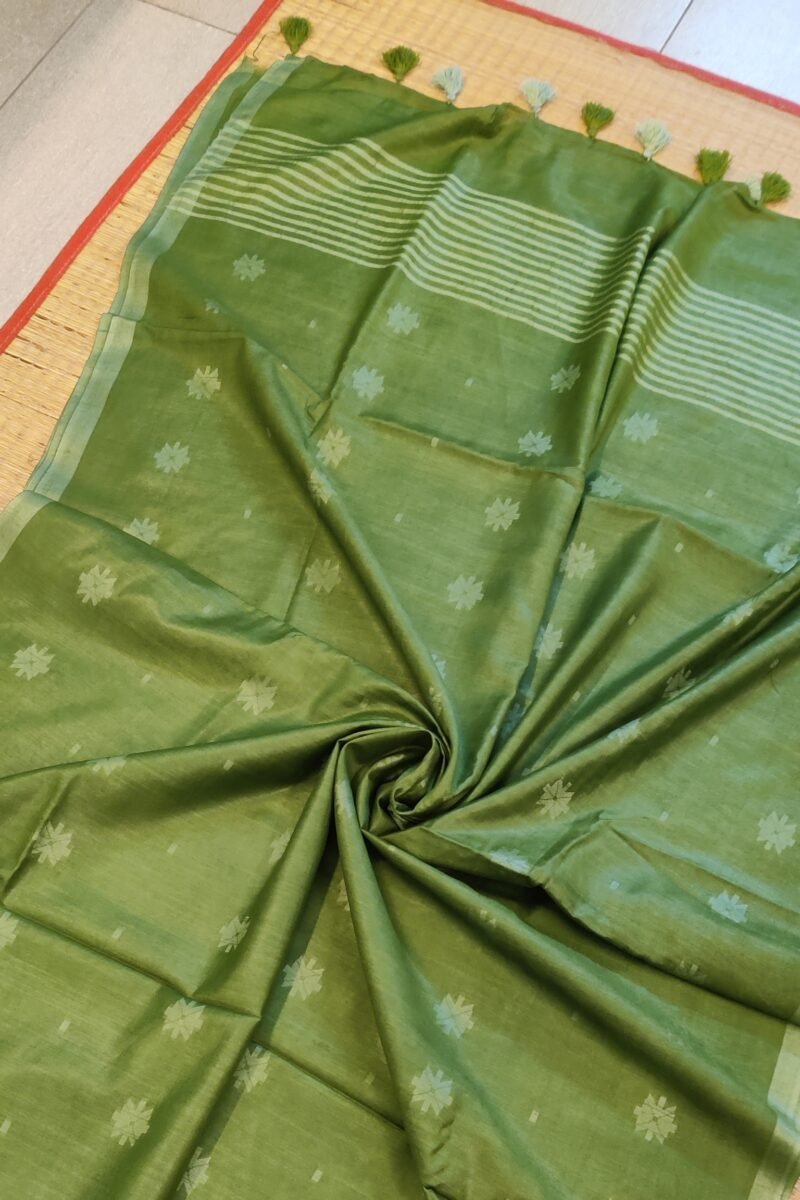 Viscose Vibrance: Leaf Green Kota Viscose Saree with Floral Machine Embroidery and Striped Pallu - Image 7