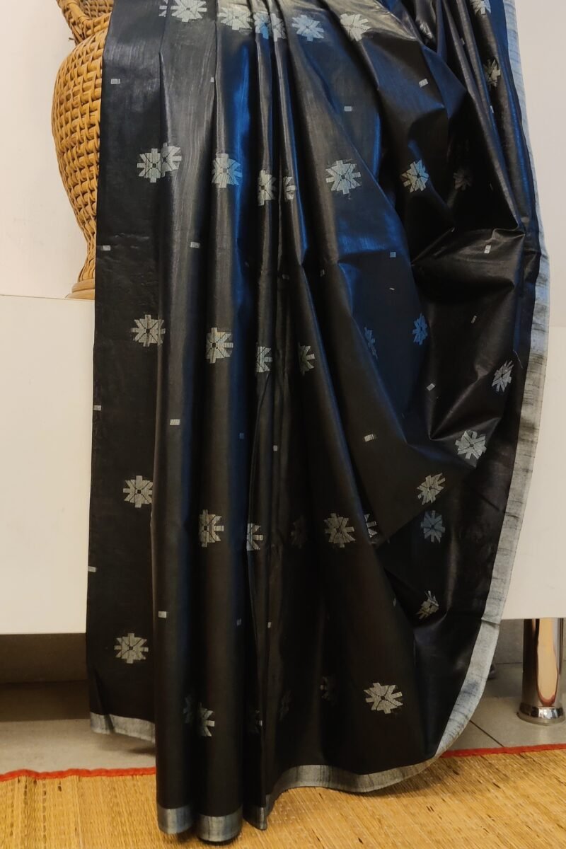 Viscose Vibrance: Black Kota Viscose Saree with Floral Machine Embroidery and Striped Pallu - Image 5