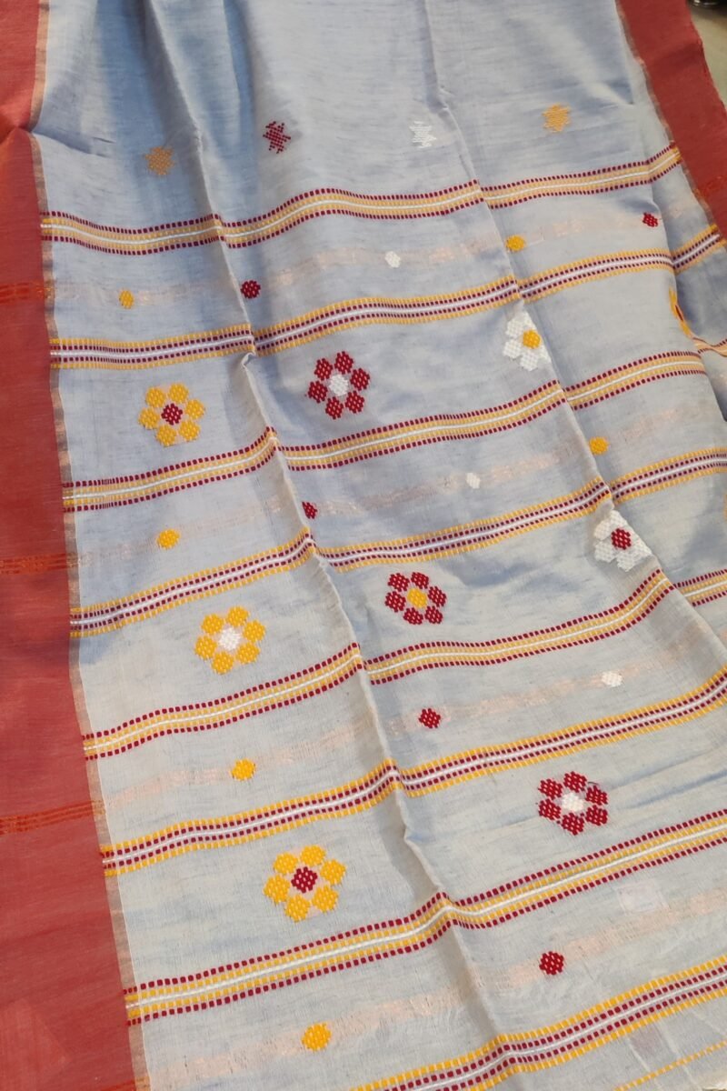 Cotton Chronicles: Light Grey with Maroon Border and Yellow-Red Floral Motif Assam Cotton Saree - Image 4