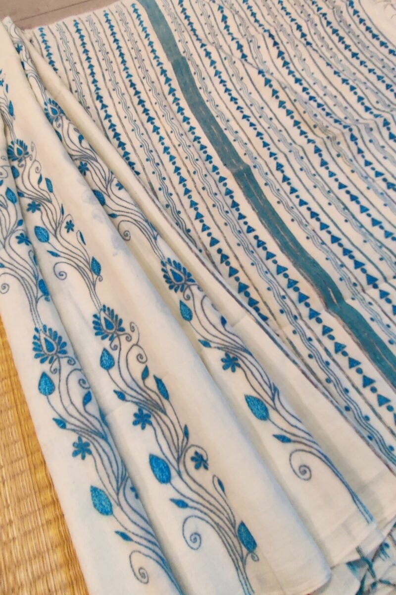 Khesh Katha: Offwhite Khesh Cotton Saree with Dense Blue Kantha Floral and Geometric Embroidery - Image 4