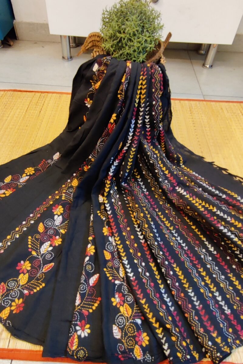 Khesh Katha: Black Khesh Cotton Saree with Multicolor Kantha Floral and Geometric Hand Embroidery - Image 4