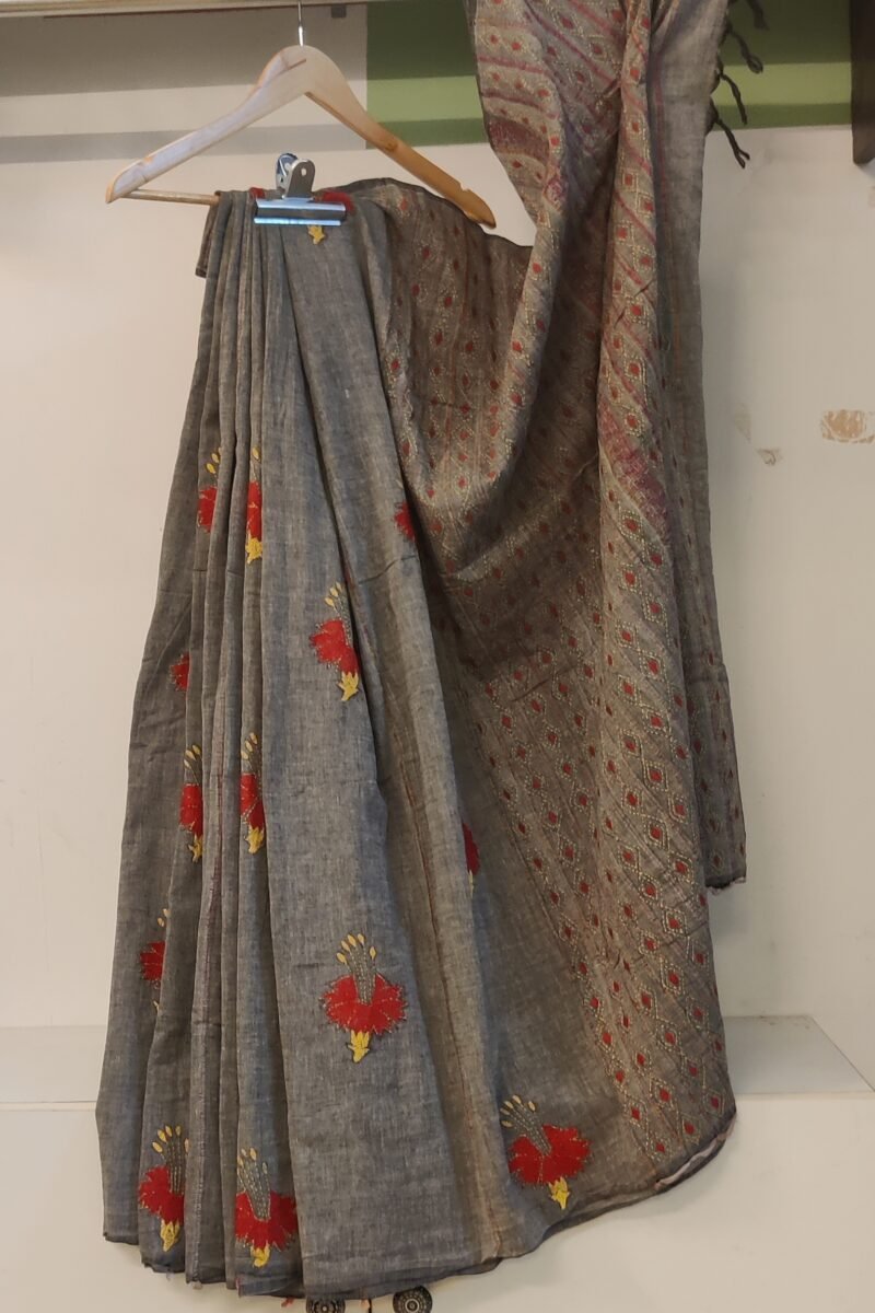 Khesh Katha: Grey Khesh Cotton Saree with Red and Yellow Kantha Hibiscus Floral Embroidery - Image 2