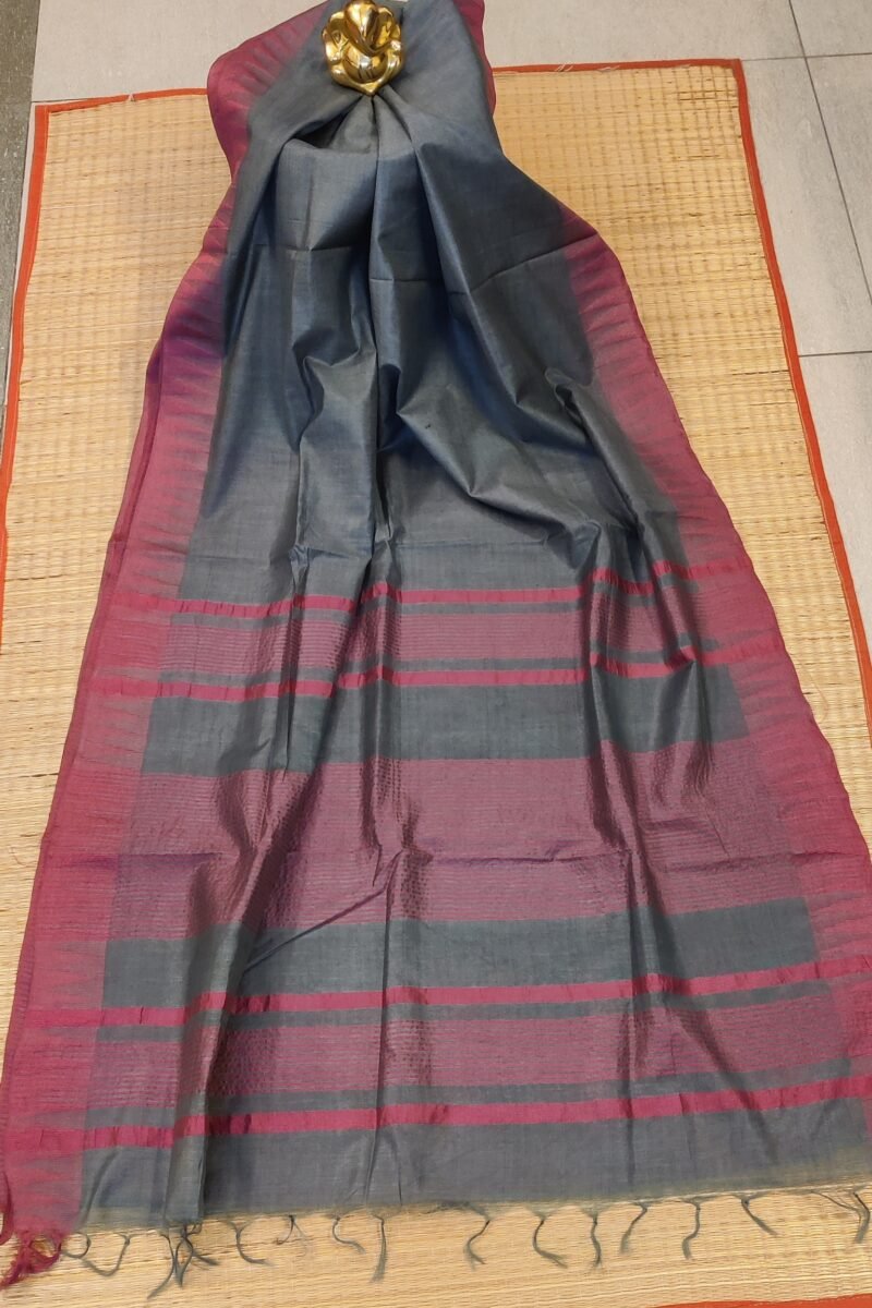 Viscose Vibrance: Soft Grey Kota Viscose Saree with Pink Temple Thread Weave Border and Striped Pallu - Image 2