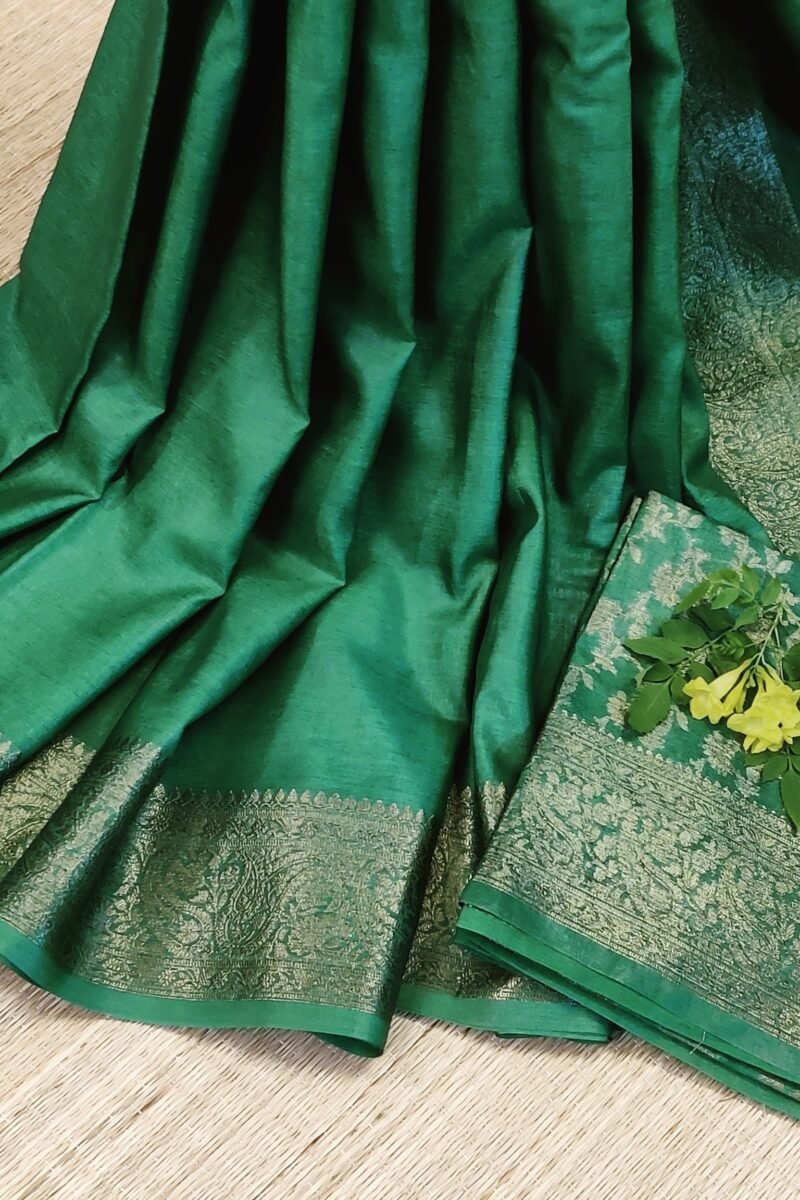 Banarasi Bloom: Bottle Green Khadi Silk Saree with Muted Gold Karwa Banarasi Border - Image 4