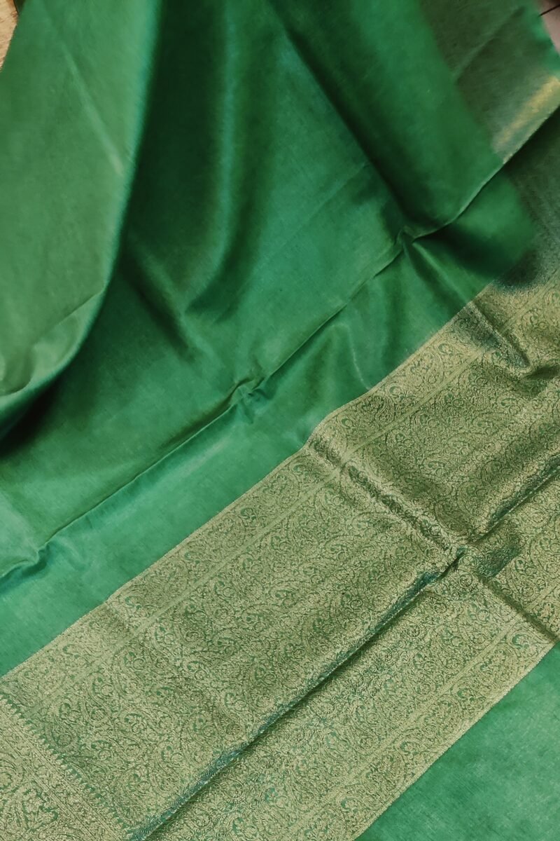 Banarasi Bloom: Bottle Green Khadi Silk Saree with Muted Gold Karwa Banarasi Border - Image 6