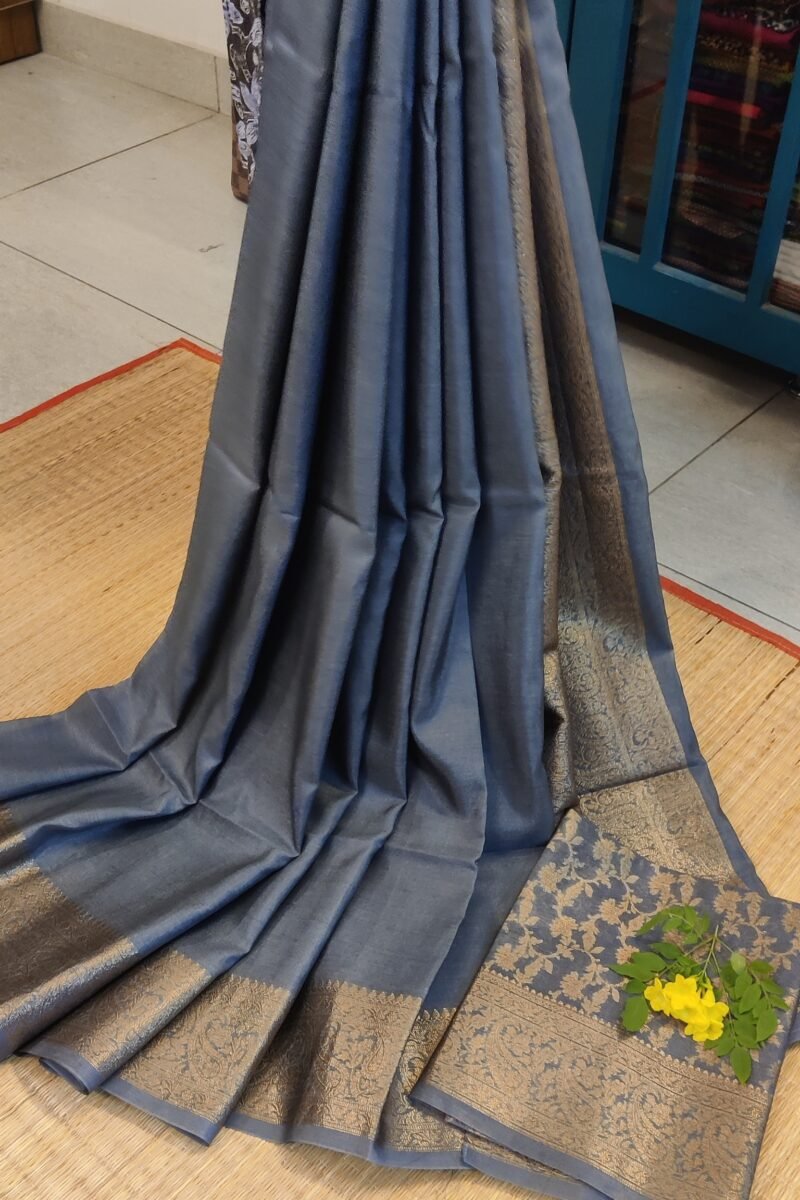 Banarasi Bloom: Grey Khadi Silk Saree with Muted Gold Karwa Banarasi Border - Image 2