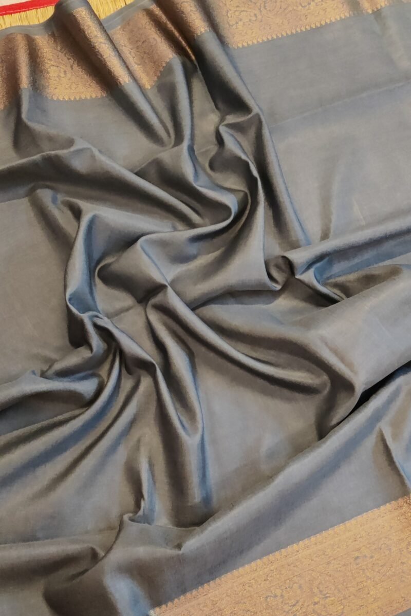 Banarasi Bloom: Grey Khadi Silk Saree with Muted Gold Karwa Banarasi Border - Image 3