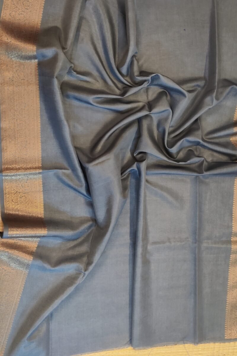 Banarasi Bloom: Grey Khadi Silk Saree with Muted Gold Karwa Banarasi Border - Image 5