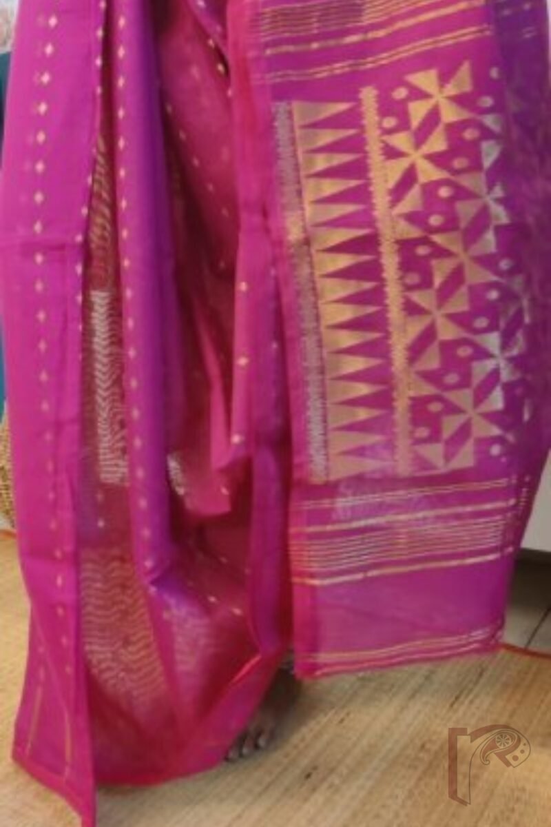 Jamdani Joy – Bright Pink Mulmul Jamdani Saree with Gold Floral Motifs and Temple Border - Image 7