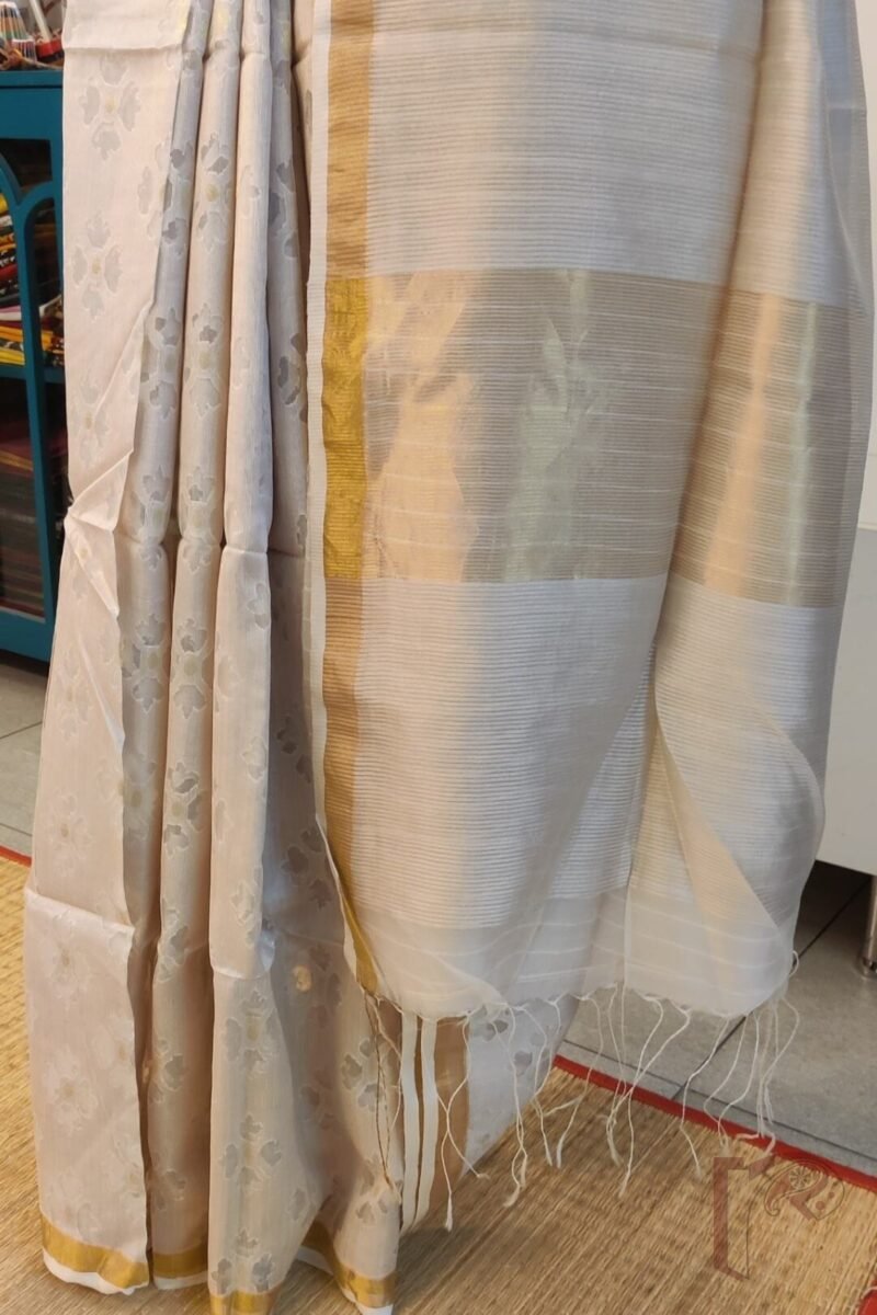 Jamdani Joy – Off White Handwoven Silk Jamdani Saree with Floral Check Pattern and Gold Zari Border - Image 2