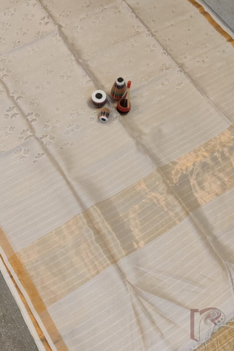 Jamdani Joy – Off White Handwoven Silk Jamdani Saree with Floral Check Pattern and Gold Zari Border - Image 3