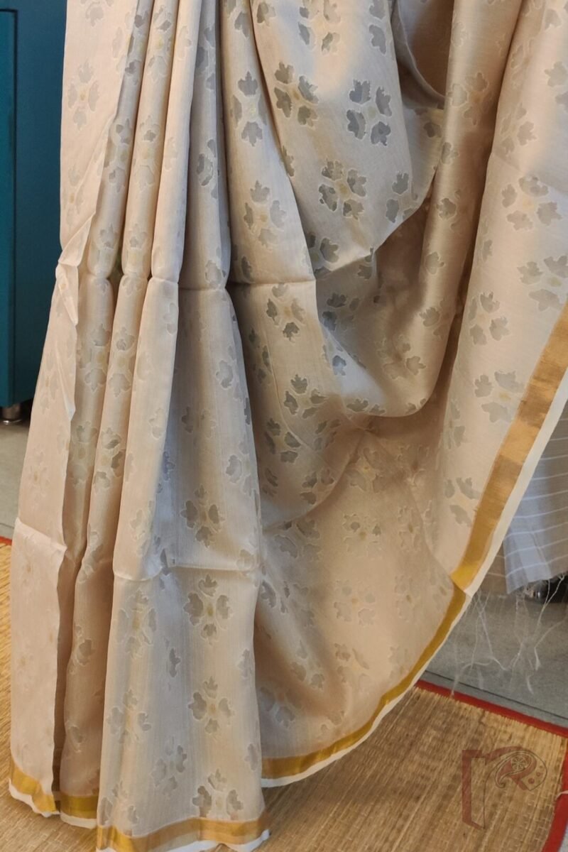Jamdani Joy – Off White Handwoven Silk Jamdani Saree with Floral Check Pattern and Gold Zari Border - Image 4