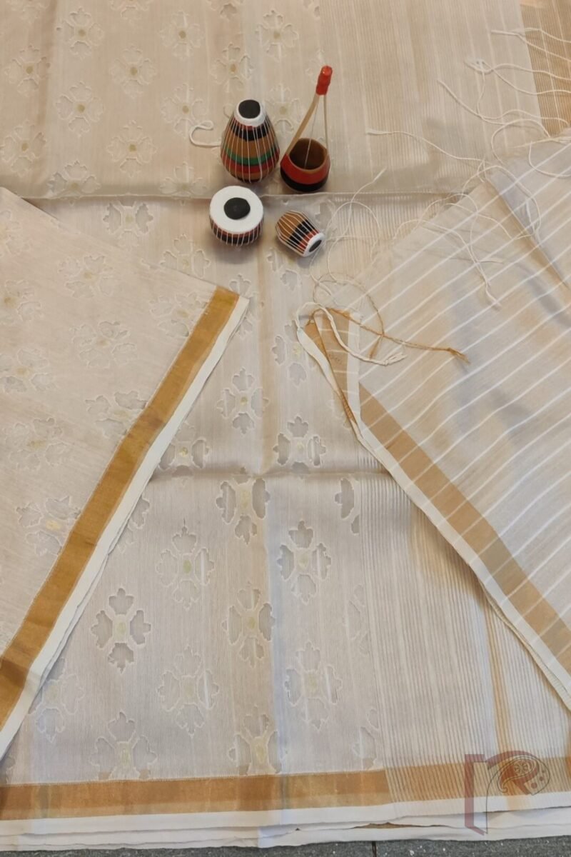 Jamdani Joy – Off White Handwoven Silk Jamdani Saree with Floral Check Pattern and Gold Zari Border - Image 5