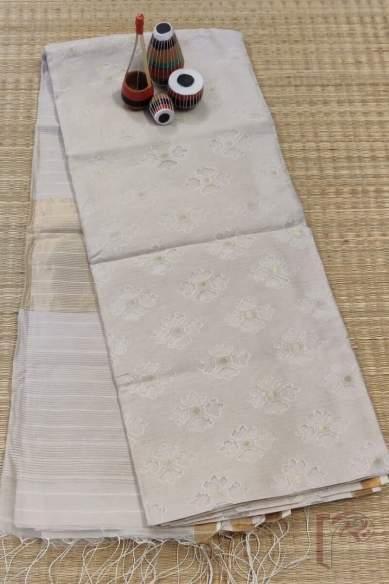 Jamdani Joy – Off White Handwoven Silk Jamdani Saree with Floral Check Pattern and Gold Zari Border