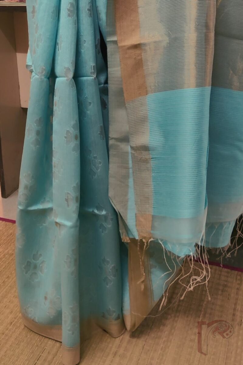 Jamdani Joy – Light Sea Green Handwoven Silk Jamdani Saree with Floral Check Weave and Gold Accents - Image 4