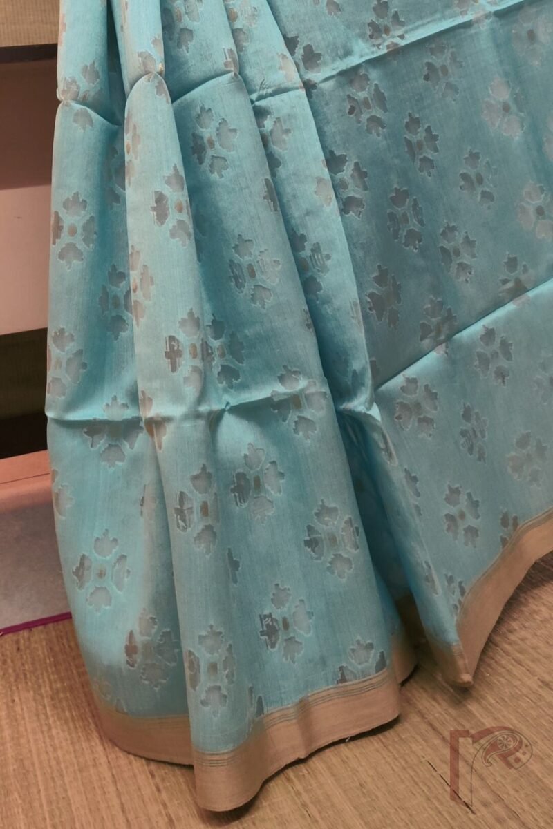 Jamdani Joy – Light Sea Green Handwoven Silk Jamdani Saree with Floral Check Weave and Gold Accents - Image 6
